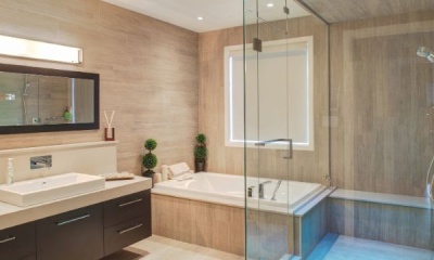 Szafki łazienkowe z wbudowanym lustrem: Funkcjonalność i oszczędność miejsca w jednym